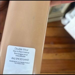 Estée Lauder double wear 4N2 Spiced Sand